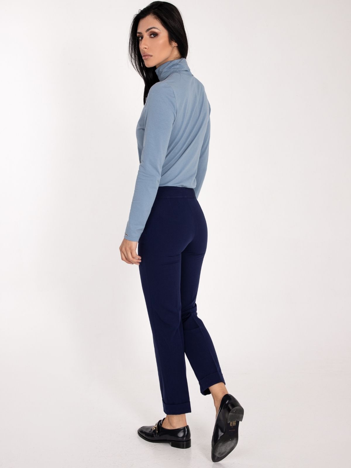 Pantalone 135S teget pozadi Pantalone 135S teget pozadi