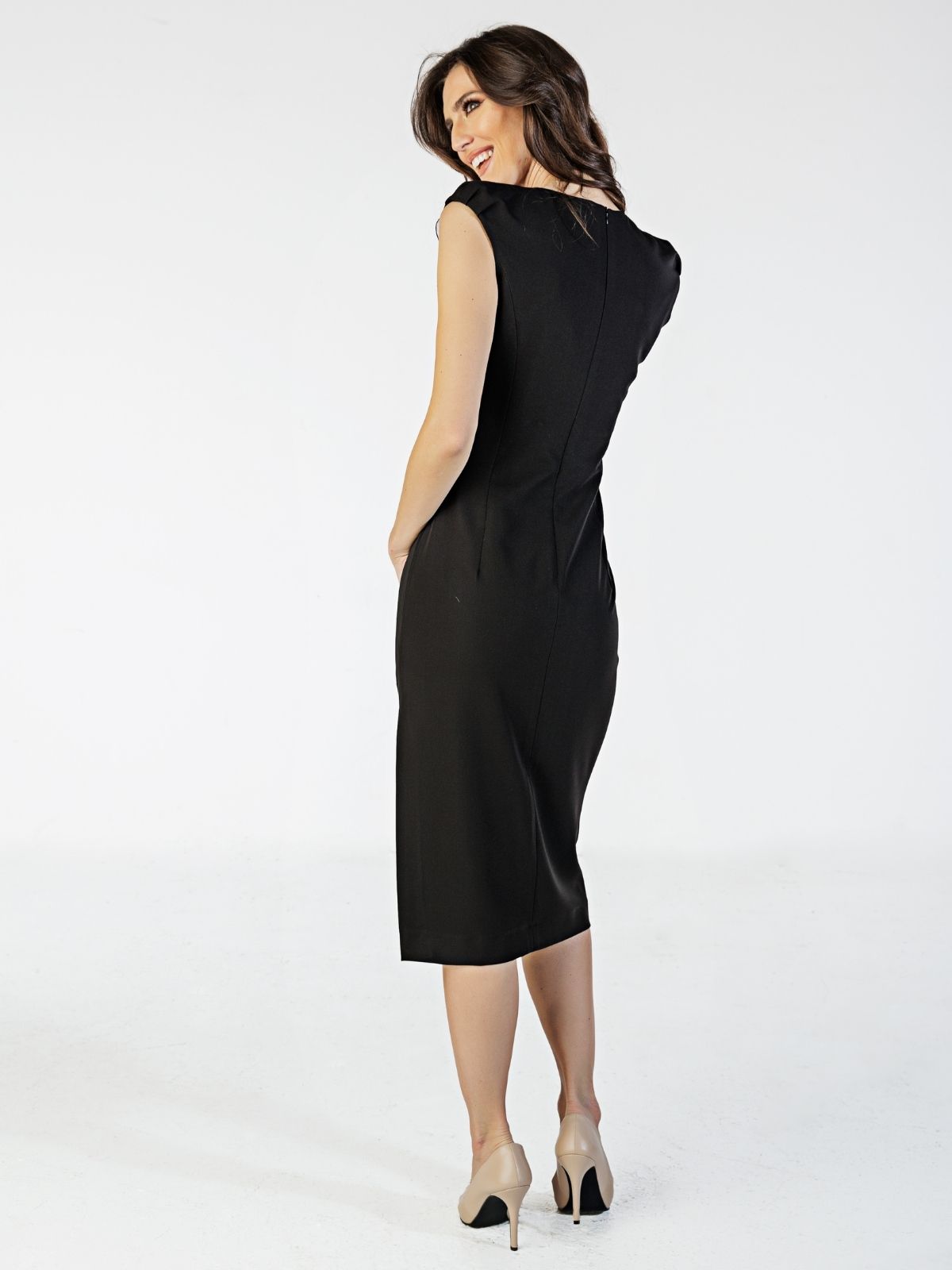 Haljina 100U crna pozadi