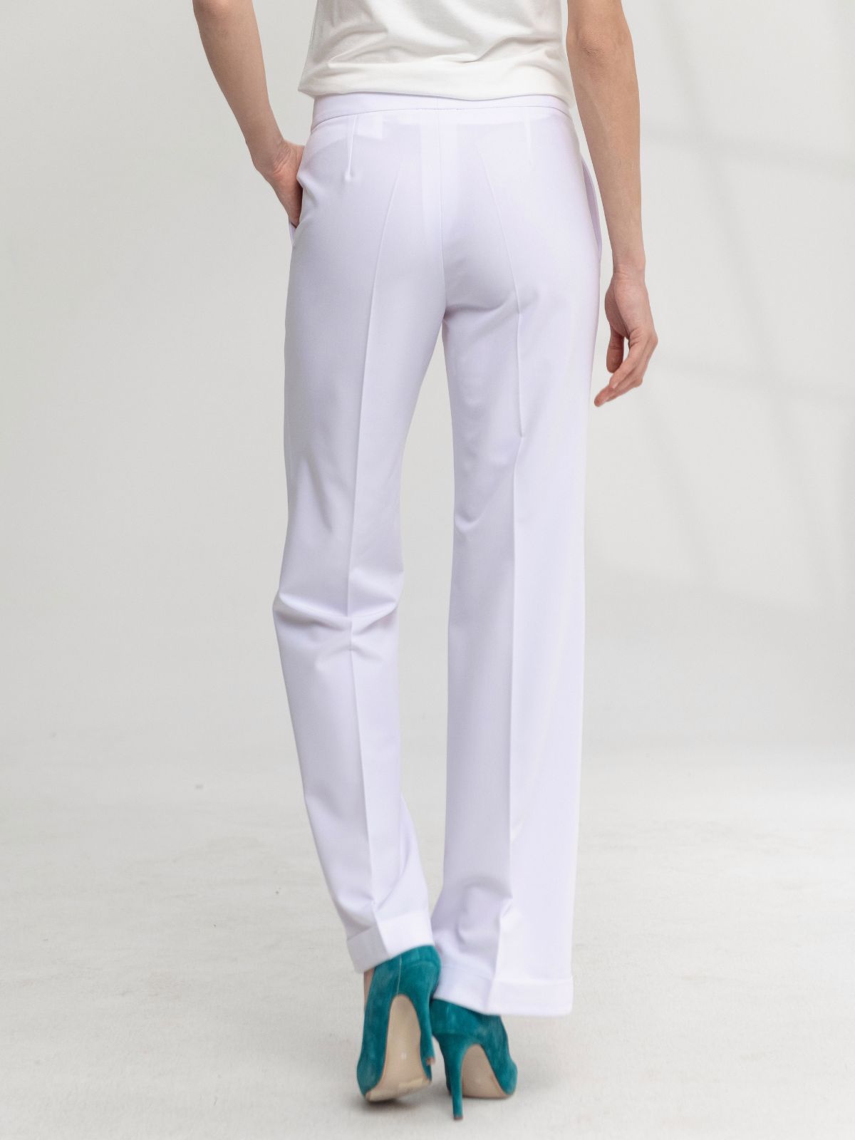 Ženske bele pantalone 395Y pozadi