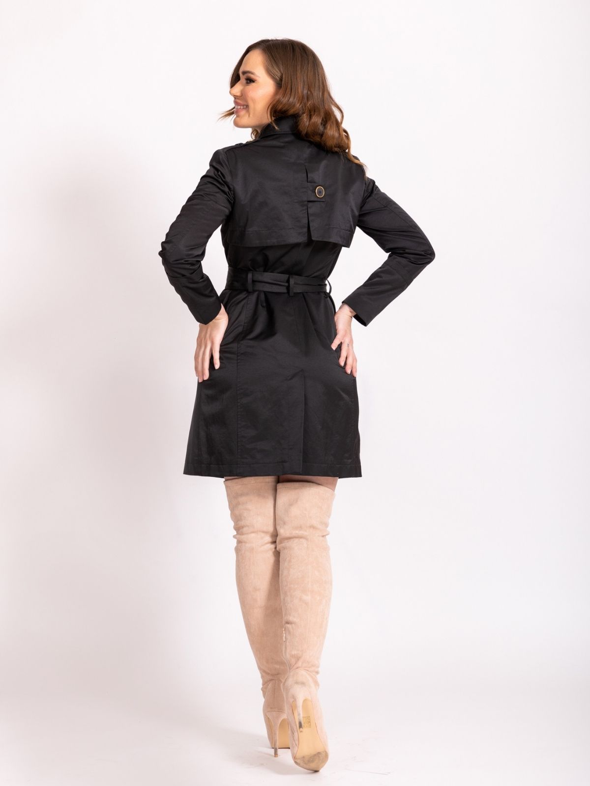 Mantil AR00 crna pozadi