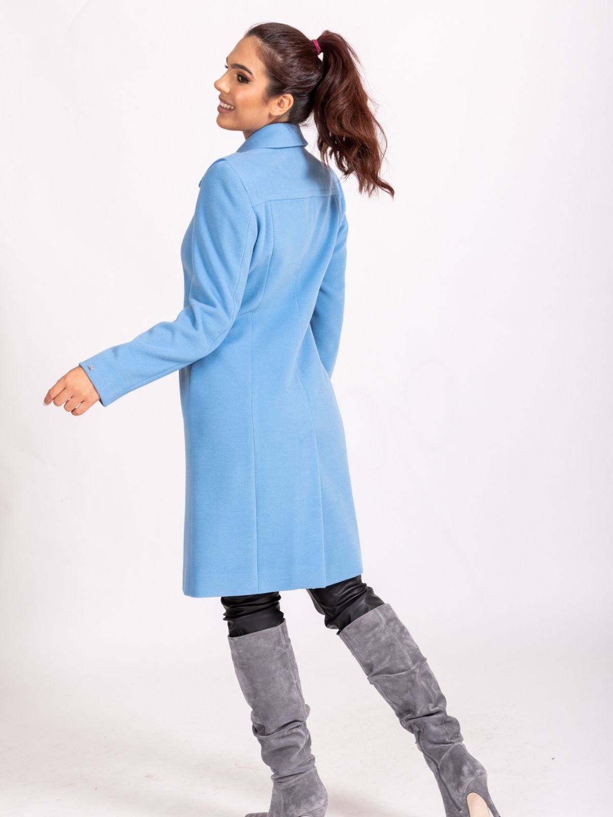 Kaput BC05 plava pozadi